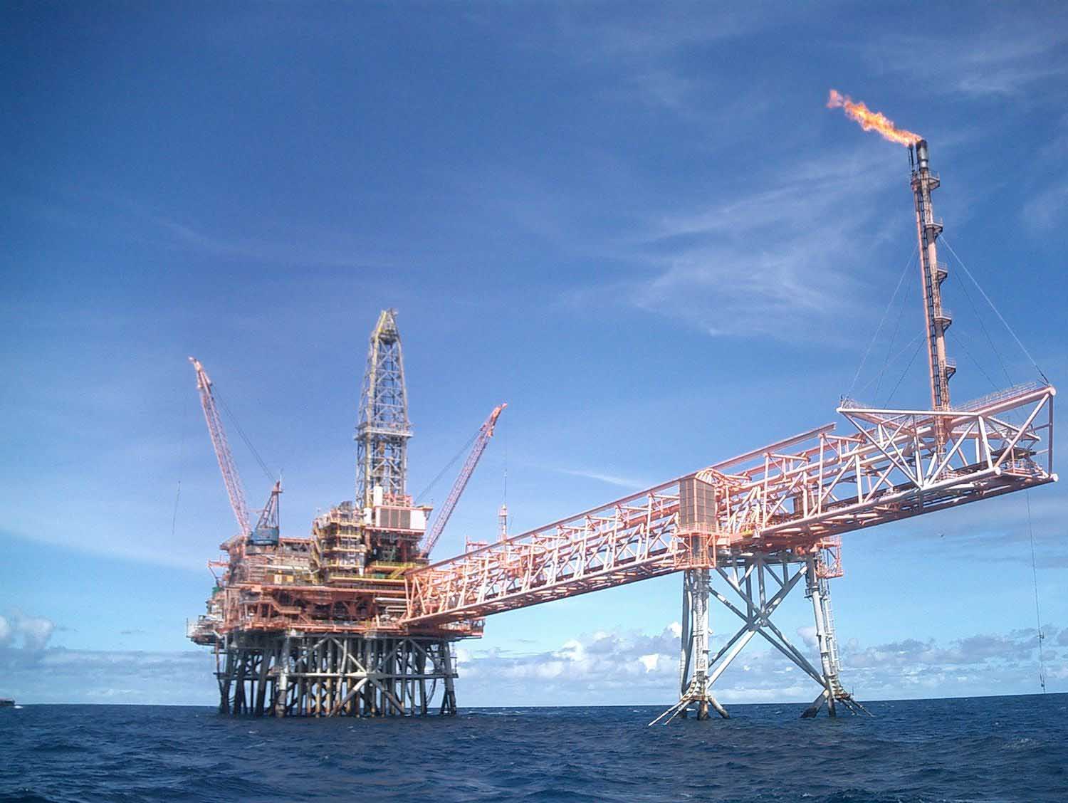 Planta petrolífera en el mar