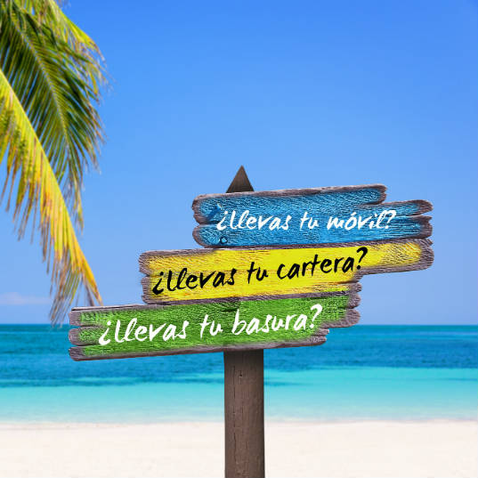 basura en la playa littering